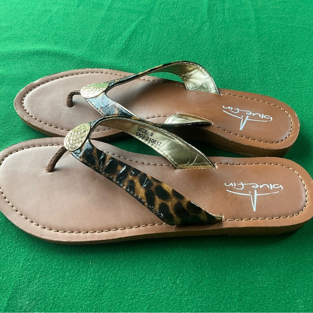 Ladies size 9 blue fin sandals - Picture 2 of 8